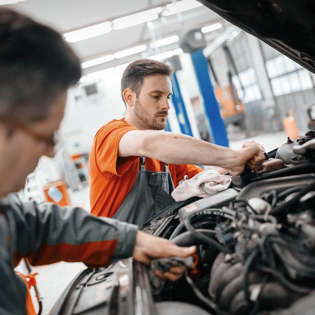 Gambar sampul perbaikan motor yang mati mendadak