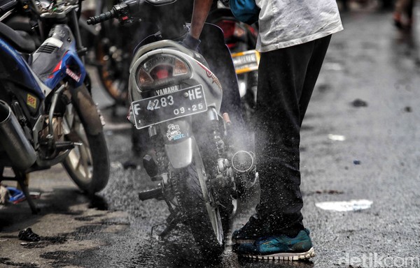 Gambar sampul perbaikan motor yang mati mendadak